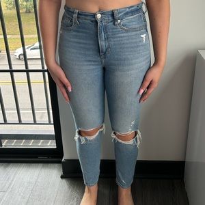 Medium washed American eagle skinny jeans